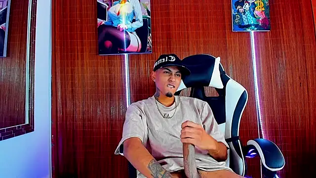 Snapshot of Liam_lee chatting on February 17, 3:19 pm Liam lee online show from February 17, 3:19 pm