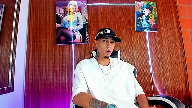 Snapshot of Liam_lee chatting on February 18, 6:37 pm Liam lee online show from February 18, 6:37 pm