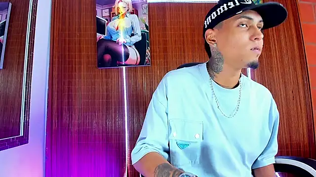 Snapshot of Liam_lee chatting on February 19, 9:00 pm Liam lee online show from February 19, 9:00 pm