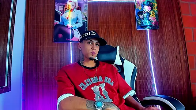 Snapshot of Liam_lee chatting on February 21, 9:05 pm Liam lee online show from February 21, 9:05 pm