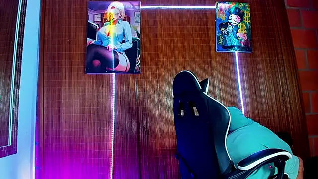 Snapshot of Liam_lee chatting on February 25, 12:53 am Liam lee online show from February 25, 12:53 am