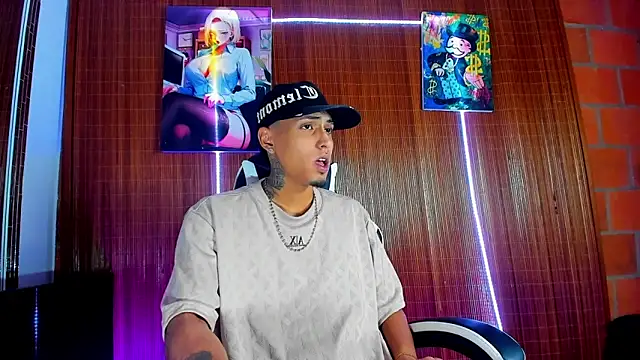 Snapshot of Liam_lee chatting on February 27, 12:10 am Liam lee online show from February 27, 12:10 am