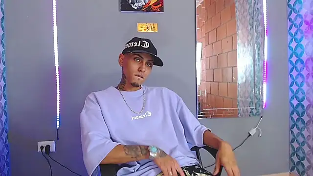 Liam lee online show from April 21, 8:23 pm