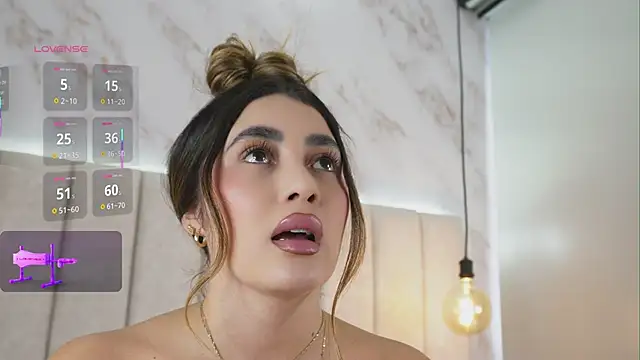 Snapshot of Annyy_Rosse chatting on January 17, 4:54 pm Annyy Rosse online show from January 17, 4:54 pm