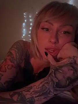 haileyhope  online show from October 26, 9:42 pm