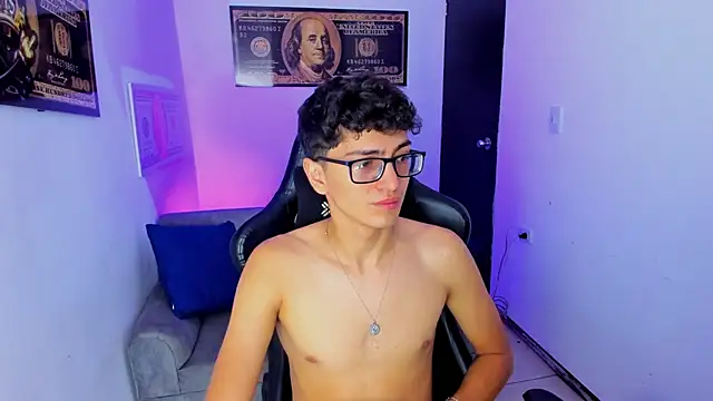 Snapshot of TylerWhite_ chatting on February 25, 5:52 am TylerWhite online show from February 25, 5:52 am