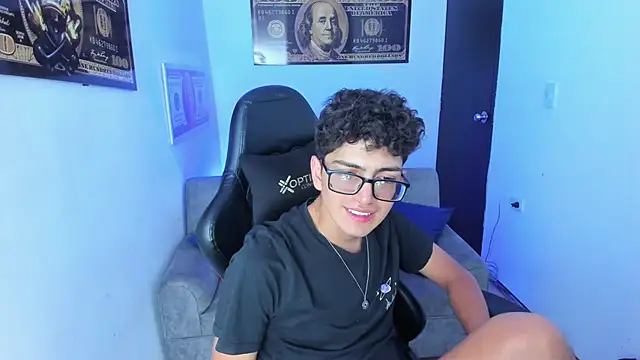 Snapshot of TylerWhite_ chatting on March 8, 8:55 am TylerWhite online show from March 8, 8:55 am