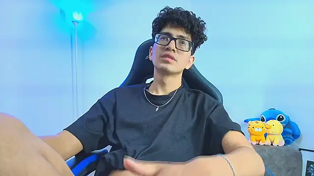 Snapshot of TylerWhite_ chatting on October 25, 3:25 am TylerWhite online show from October 25, 3:25 am