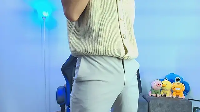 Snapshot of TylerWhite_ chatting on October 31, 5:08 am TylerWhite online show from October 31, 5:08 am