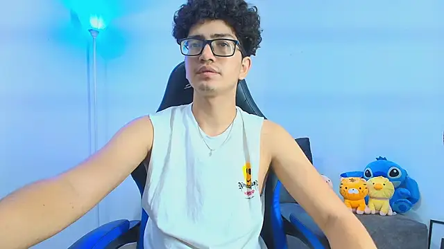 Snapshot of TylerWhite_ chatting on November 7, 3:39 am TylerWhite online show from November 7, 3:39 am