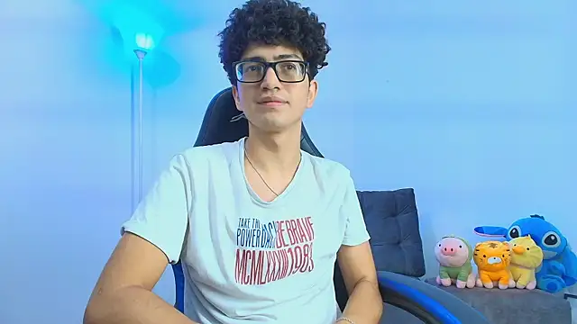 Snapshot of TylerWhite_ chatting on November 14, 3:27 am TylerWhite online show from November 14, 3:27 am