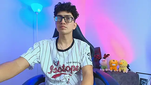 Snapshot of TylerWhite_ chatting on December 14, 3:45 am TylerWhite online show from December 14, 3:45 am