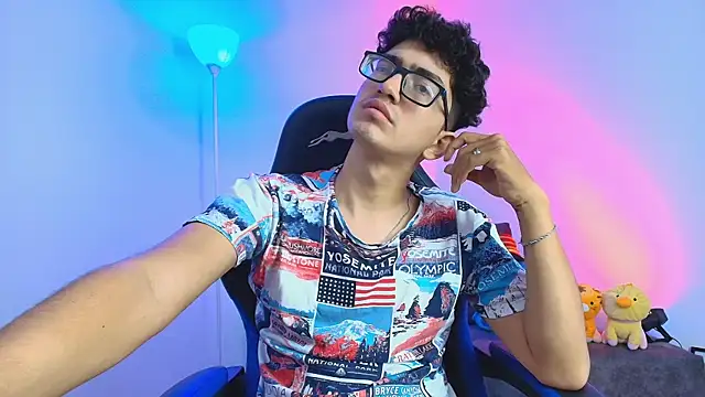 Snapshot of TylerWhite_ chatting on December 17, 4:29 am TylerWhite online show from December 17, 4:29 am