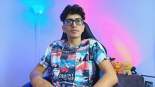 Snapshot of TylerWhite_ chatting on December 18, 6:41 am TylerWhite online show from December 18, 6:41 am