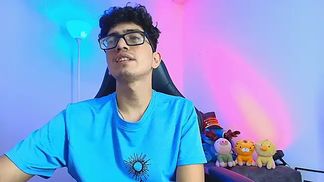 Snapshot of TylerWhite_ chatting on December 20, 4:19 am TylerWhite online show from December 20, 4:19 am