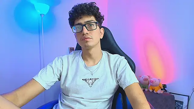 Snapshot of TylerWhite_ chatting on January 7, 3:53 am TylerWhite online show from January 7, 3:53 am