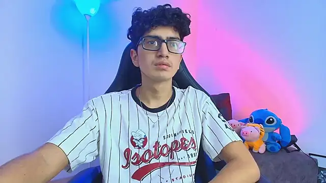 Snapshot of TylerWhite_ chatting on January 17, 8:45 pm TylerWhite online show from January 17, 8:45 pm