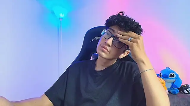 Snapshot of TylerWhite_ chatting on February 2, 12:59 pm TylerWhite online show from February 2, 12:59 pm