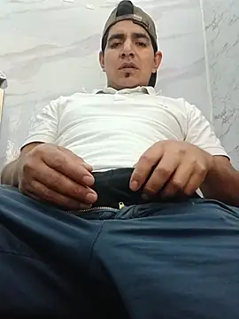 Snapshot of latino17 chatting on November 29, 6:05 am latino17 online show from November 29, 6:05 am