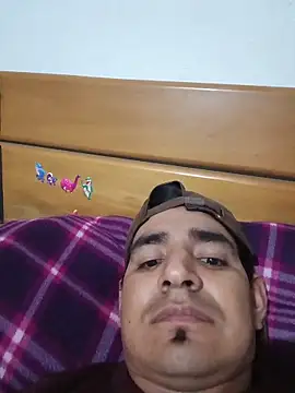 Snapshot of latino17 chatting on December 5, 6:33 am latino17 online show from December 5, 6:33 am