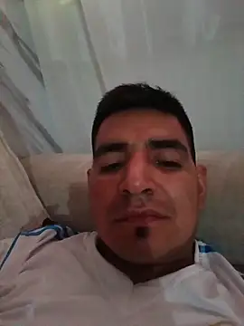 Snapshot of latino17 chatting on February 24, 11:36 pm latino17 online show from February 24, 11:36 pm