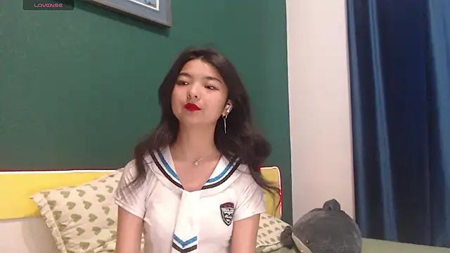 Snapshot of Shy_Kira chatting on June 14, 9:44 am Shy Kira online show from June 14, 9:44 am