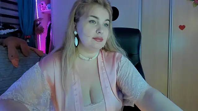 CoraSwon online show from February 18, 4:47 pm