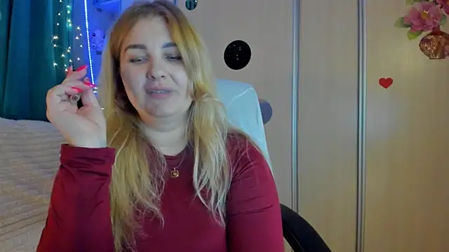 CoraSwon online show from March 15, 6:03 pm