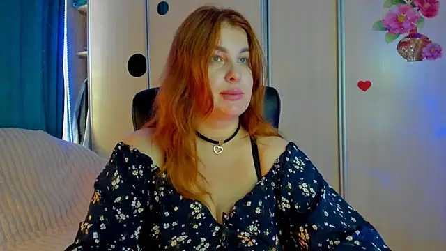 Snapshot of CoraSwon chatting on July 5, 7:37 am CoraSwon online show from July 5, 7:37 am