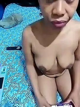 Snapshot of littlebrunett chatting on December 25, 2:02 pm littlebrunett online show from December 25, 2:02 pm