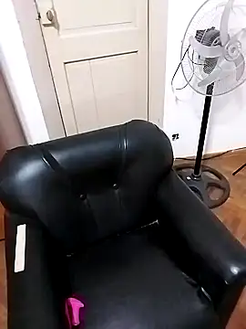 Snapshot of littlebrunett chatting on January 22, 12:38 pm littlebrunett online show from January 22, 12:38 pm