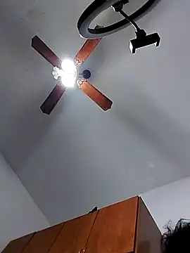 Snapshot of littlebrunett chatting on February 10, 12:18 pm littlebrunett online show from February 10, 12:18 pm