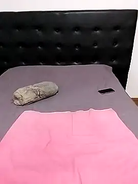 Snapshot of littlebrunett chatting on February 21, 9:34 am littlebrunett online show from February 21, 9:34 am