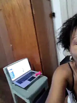 Snapshot of littlebrunett chatting on March 6, 9:14 am littlebrunett online show from March 6, 9:14 am