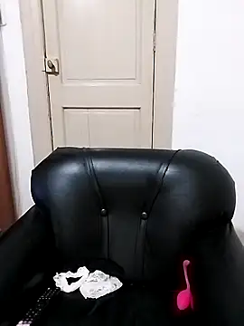 Snapshot of littlebrunett chatting on March 12, 12:15 pm littlebrunett online show from March 12, 12:15 pm