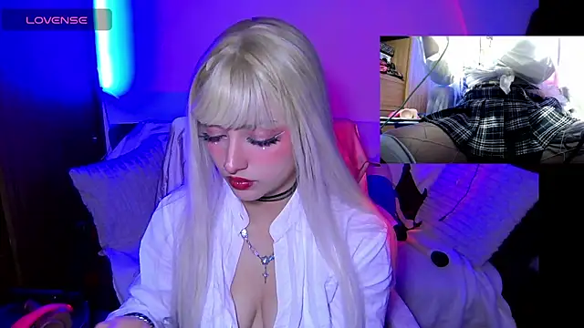 HollyDominic online show from November 6, 8:32 pm