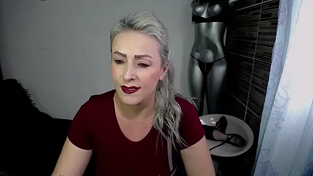 Snapshot of Emma_Rizzoo chatting on May 23, 7:40 pm Emma Rizzoo online show from May 23, 7:40 pm