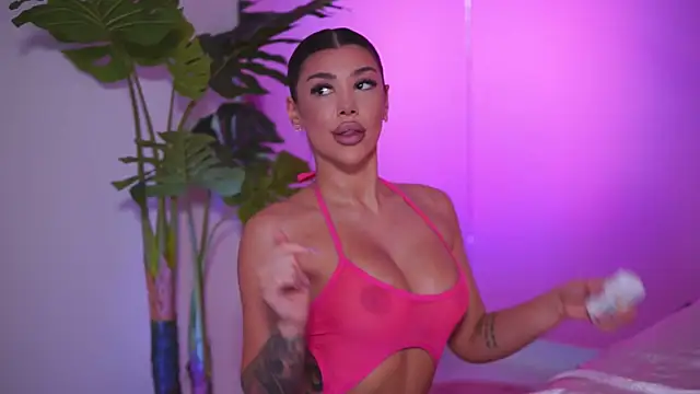 Snapshot of NatyDesiree chatting on March 6, 8:19 am NatyDesiree online show from March 6, 8:19 am