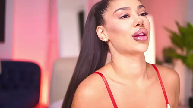 NatyDesiree online show from February 15, 7:32 pm