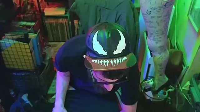 Snapshot of pantslesstraveler_plt chatting on January 30, 12:50 am pantslesstraveler plt online show from January 30, 12:50 am