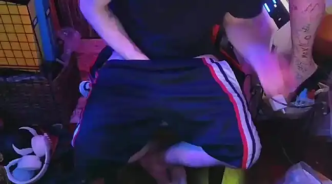 Snapshot of pantslesstraveler_plt chatting on January 30, 4:16 am pantslesstraveler plt online show from January 30, 4:16 am