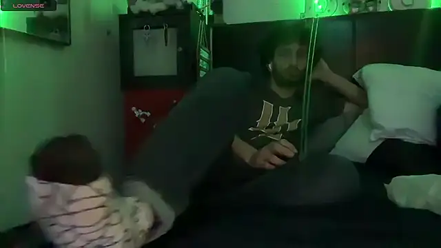 pantslesstraveler plt online show from November 20, 8:58 am