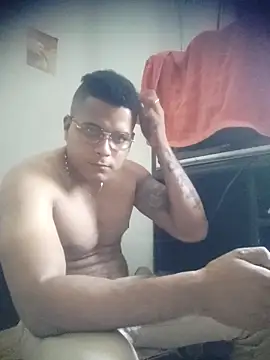 SaucyAffair0 online show from May 7, 8:03 pm