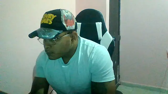 SaucyAffair0 online show from July 11, 2:14 am