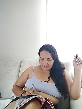 Snapshot of allison-dreams chatting on December 29, 8:15 pm allison-dreams online show from December 29, 8:15 pm