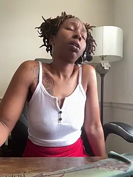 Snapshot of LeyaHoneybuns chatting on March 13, 4:12 pm LeyaHoneybuns online show from March 13, 4:12 pm