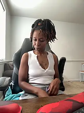 Snapshot of LeyaHoneybuns chatting on November 4, 5:23 pm LeyaHoneybuns online show from November 4, 5:23 pm