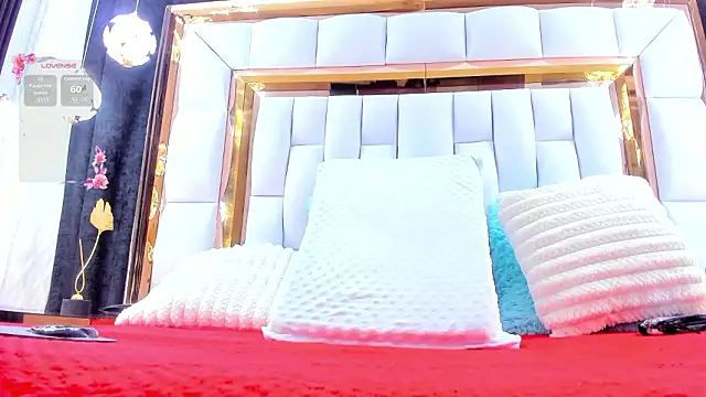 RileySweett online show from February 24, 11:41 am