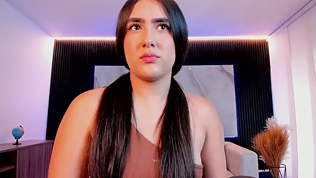 paulina sweett  online show from March 26, 12:22 pm