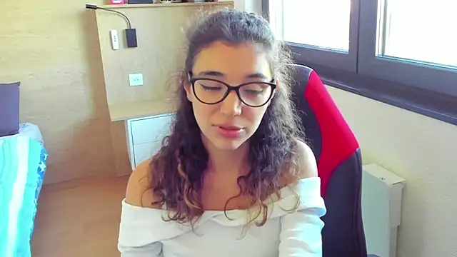 uniquerossie online show from October 8, 2:14 pm